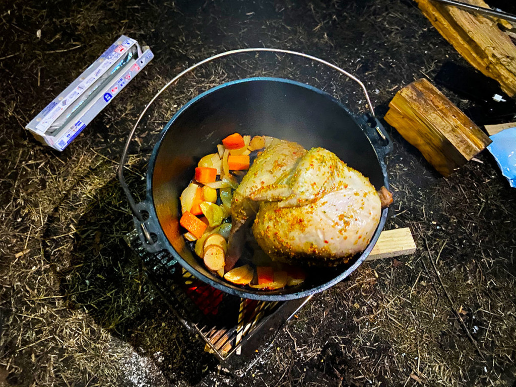 ロゴスのダッチオーブンで「チキンの丸焼き」