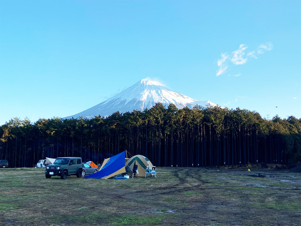 キャンプ場中央付近から見える富士山