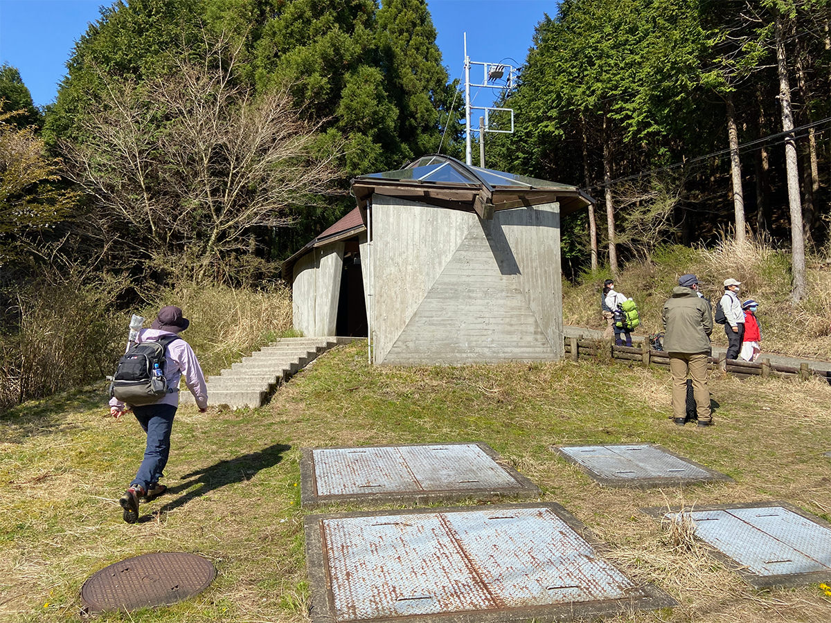 塔ノ岳登山口のトイレ