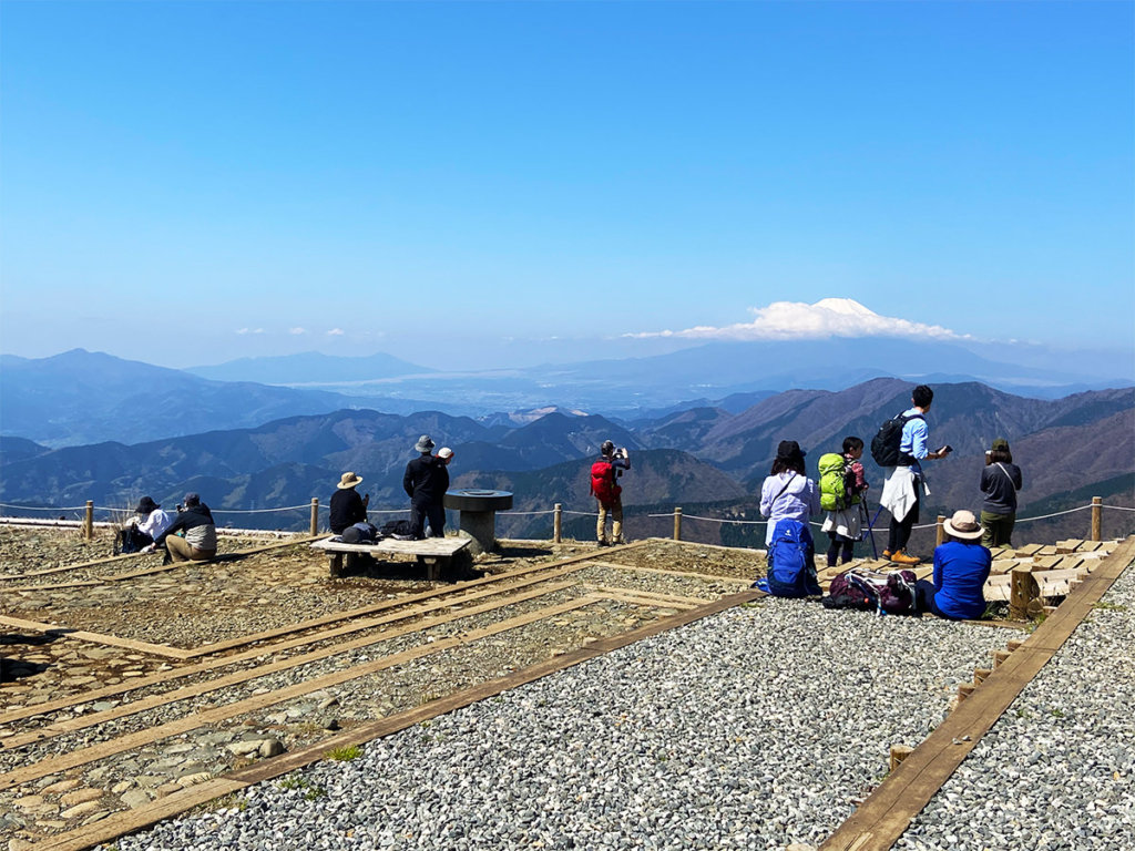 三ノ塔から富士山を望む